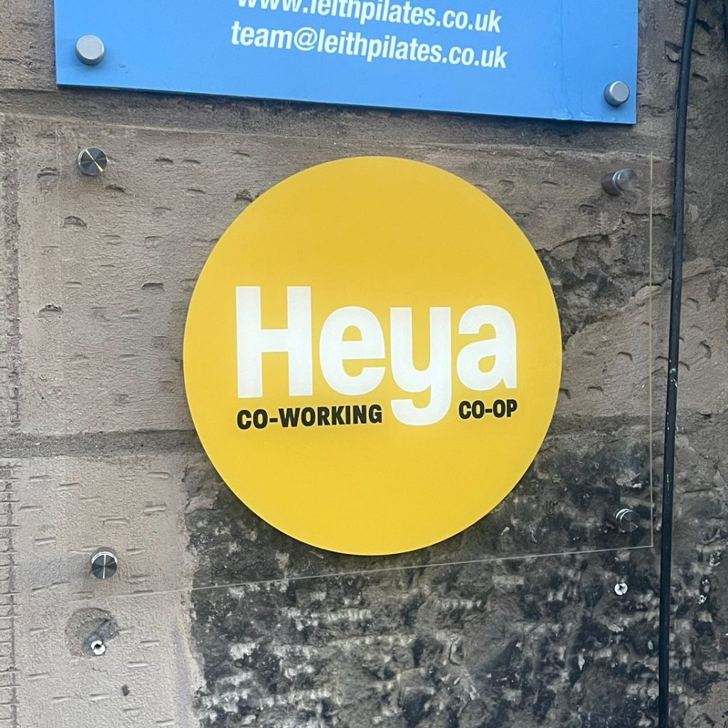 Heya sign